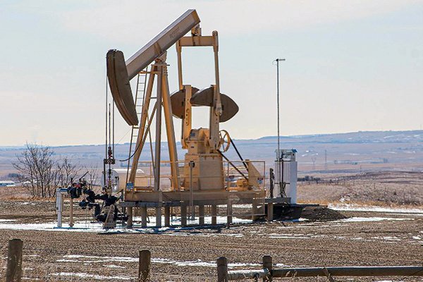Retroceso de tropas rusas cerca de Ucrania alivia a los mercados: petróleo cae 3% y bolsas retoman las ganancias