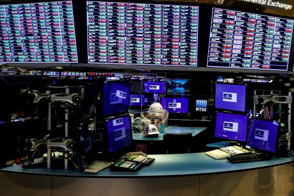 Bolsa chilena cae en línea con mercados internacionales, atentos a Ucrania