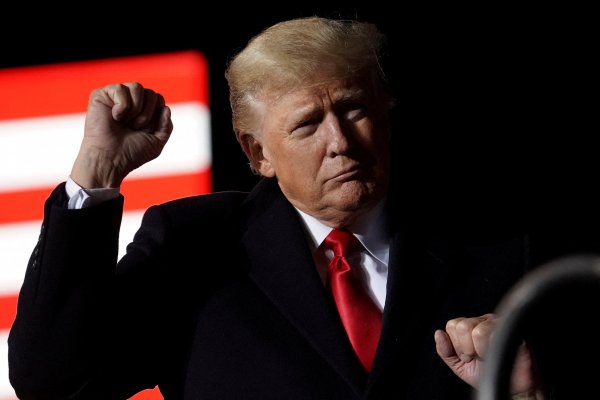 La aplicación Truth Social de Trump llega a la App Store de Apple... con problemas
