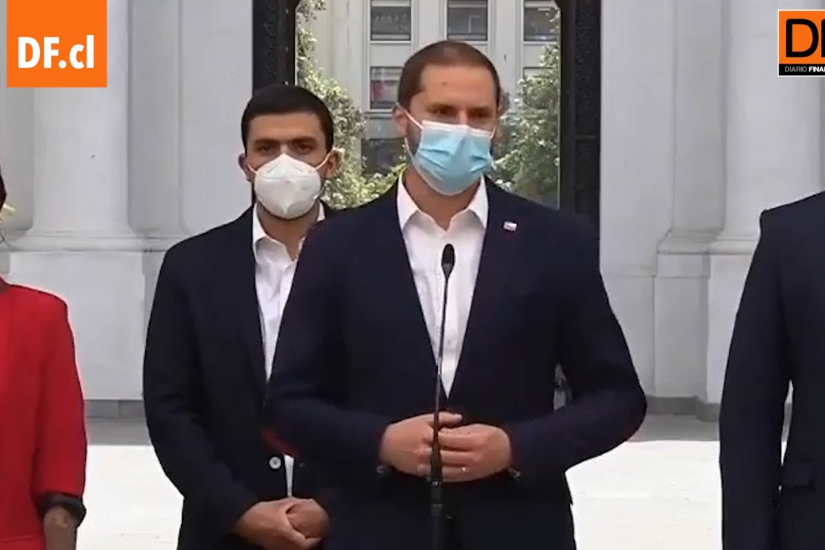 <p>Ahora en DF | Jaime Bellolio se reúne con Camila Vallejo y destaca la transparencia del traspaso</p>