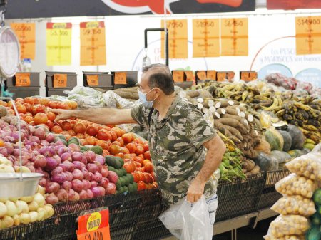 Precios de alimentos y servicios básicos por los cielos: el panorama 2022 de las economías latinoamericanas