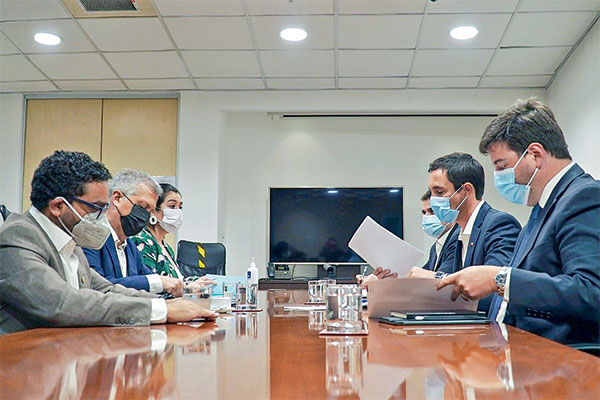 El futuro ministro de Energía Claudio Huepe encabezó ayer la reunión bilateral con el actual titular Juan Carlos Jobet.