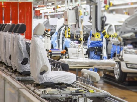 Industria de fabricación de partes de automóviles en México bate récord en atracción de inversión