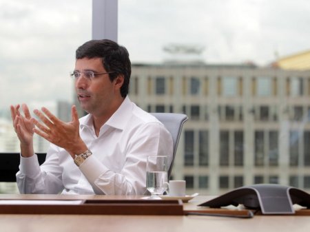 André Esteves aborda panorama electoral en Brasil: “Prefiero mirar el vaso medio lleno de los principales candidatos”