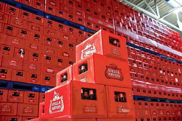 Ventas de AB InBev suben como la espuma por inflación y menos cuarentenas