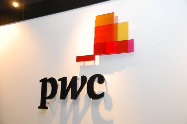 PwC detalla pagos por indemnizaciones a las AFP y Moneda en caso La Polar