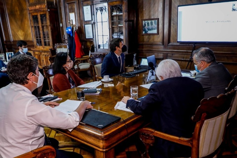 <p>Autoridades destacan baja exposición de fondos de pensiones a Rusia y Ucrania, pero preocupan efectos en petróleo y alimentos</p>