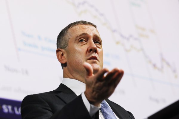 A pesar de Ucrania, Bullard de la Fed aún respalda alza de 100 puntos base a julio