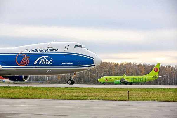 Acciones de aerolíneas se hunden tras sanciones de Occidente a Rusia y arrendadoras advierten presión para recuperar aeronaves