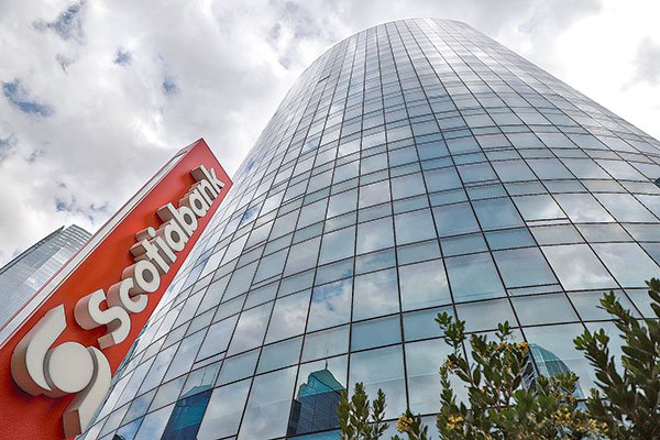 Grupo Said vende participación en Scotiabank Chile y aterriza en Canadá en la matriz del banco