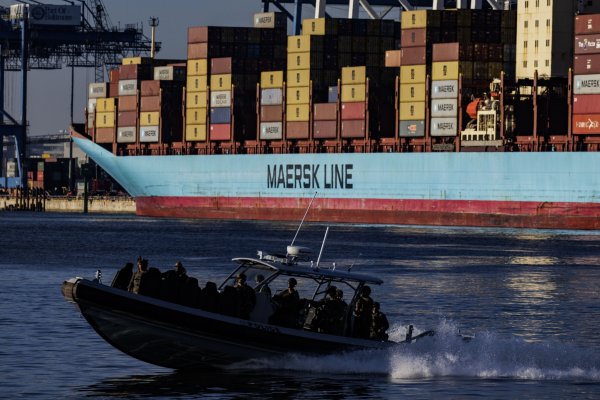Maersk anuncia suspensión temporal de todo el transporte de contenedores marítimos a y desde Rusia
