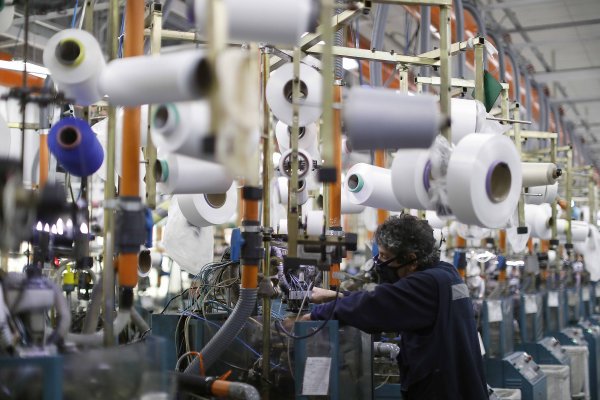 Actividad económica de Chile crece menos de lo esperado en enero y vuelve a expansiones de un dígito