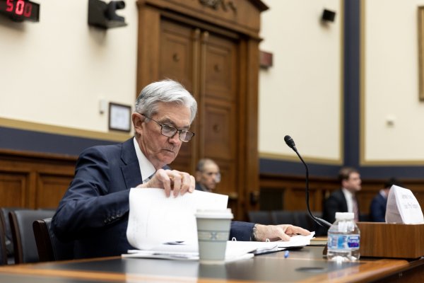 Pese a Ucrania, Powell respalda aumento de 25 pb en tasas de la Fed en marzo y está abierto a hacer más