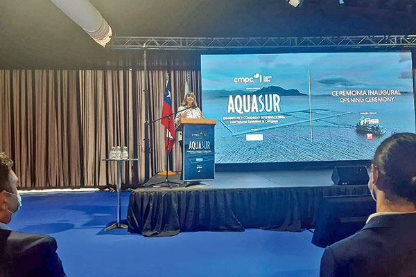La Subsecretaria de Pesca y Acuicultura, Alicia Gallardo, estuvo en la inauguración de AquaSur 2022.