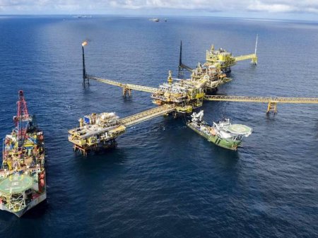 Petroleras mundiales se benefician de los incrementos de precios del crudo