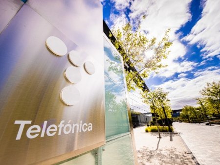 Fitch: Telefónica Perú dependerá de las ventas de activos para amortizar deuda