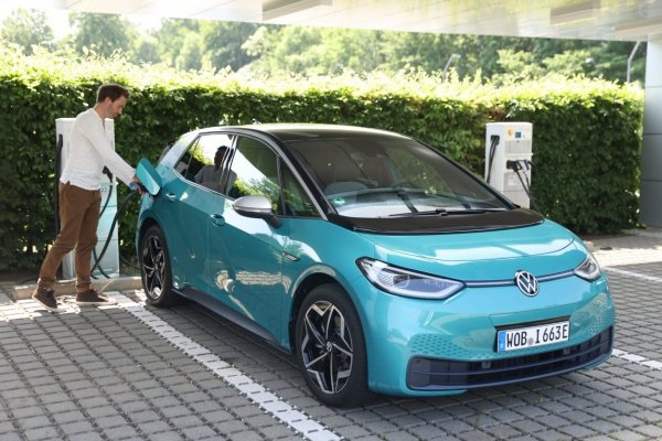 VW construirá nueva planta de autos eléctricos para hacerle frente a Tesla