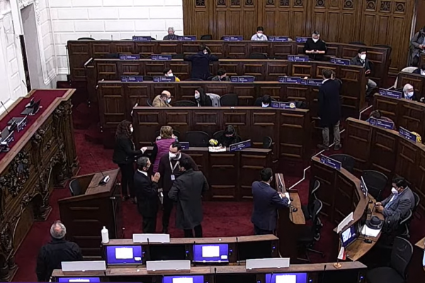 Los seis artículos aprobados en general se votarán en particular hoy en el pleno.