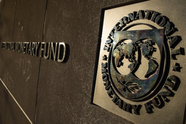 FMI advierte sobre "impacto severo" en la economía global por invasión a Ucrania y sanciones a Rusia