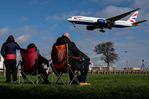 Expectativas de ganancias de las aerolíneas se hunden por explosiva alza del petróleo