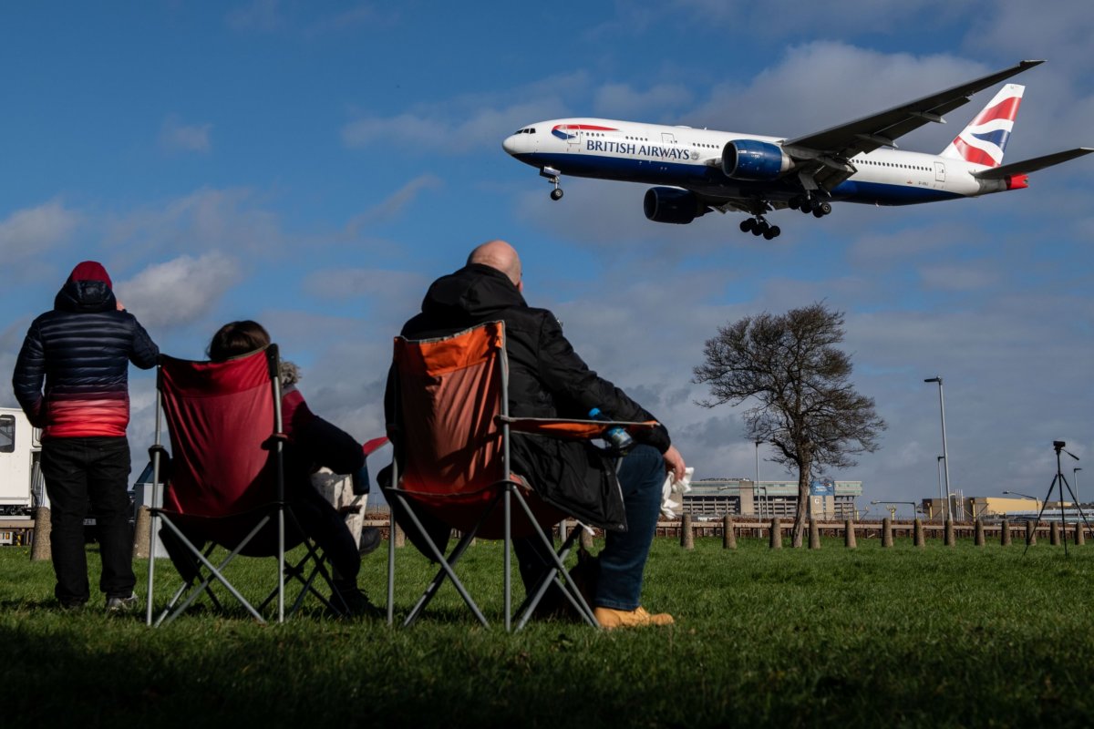 <p>Expectativas de ganancias de las aerolíneas se hunden por explosiva alza del petróleo</p>