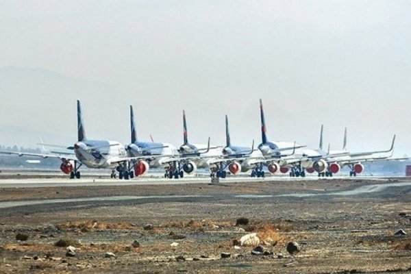 Aerolíneas de EEUU reducen vuelos ante alza de precios de combustible