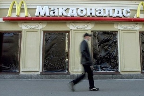McDonald's y Coca-Cola salen de Rusia, y matriz de Uniqlo recibe presiones para hacer lo mismo
