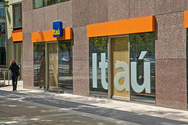 Itaú Unibanco se prepara para salida de CorpGroup y busca evitar una OPA sobre el banco en Chile
