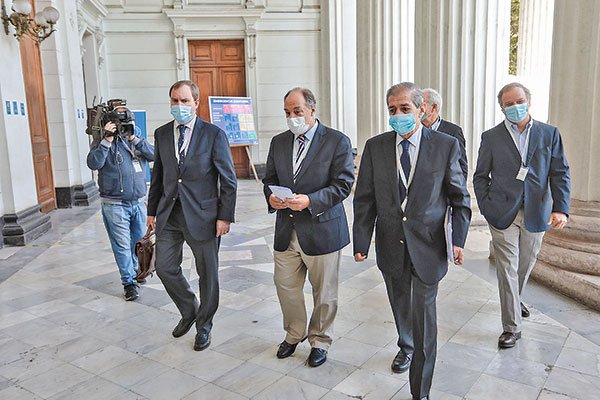 La molestia del mundo empresarial por no ser invitados a la ceremonia del cambio de mando