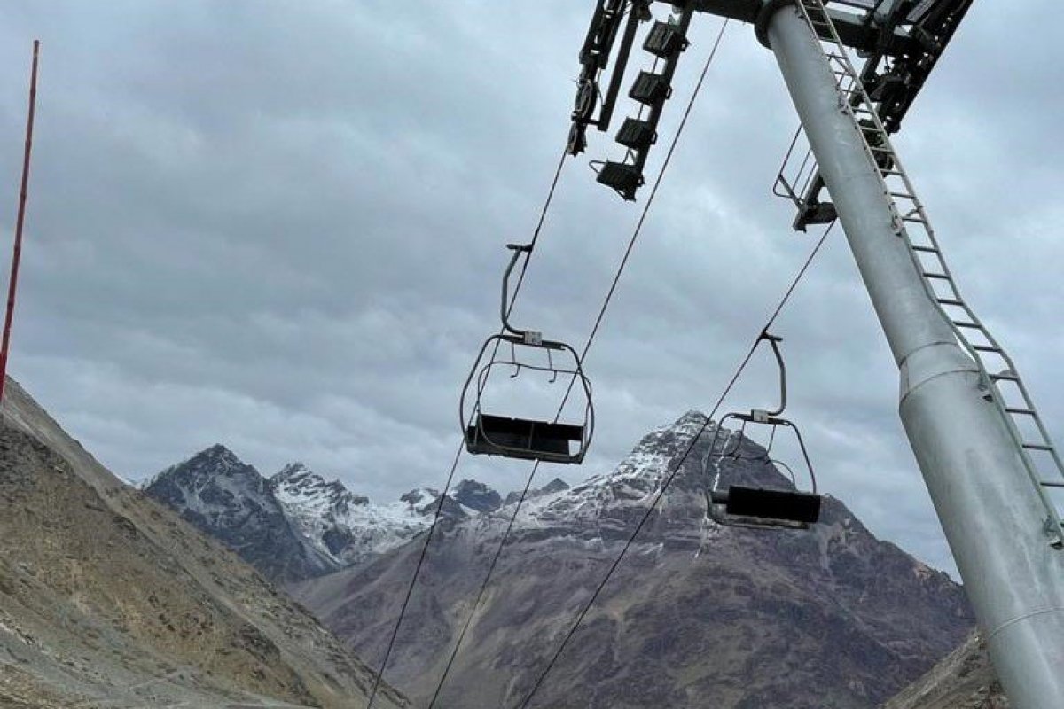 <p>Estación Portillo en Valparaíso cerró temporada de verano con la menor reserva de nieve en siete años</p>