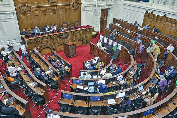 La comisión logró el récord no deseado de obtener solo cuatro votos a favor en una norma en el pleno. Foto: Agencia Uno