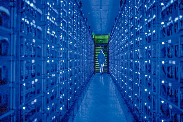 Entel recibe dos ofertas por data centers y pone a la venta su red de fibra óptica, estimada en US$ 500 millones