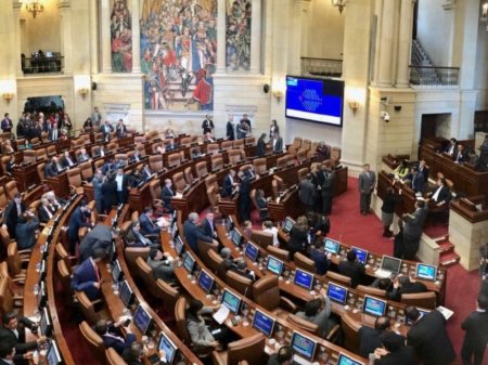 Recomposición de las fuerzas políticas marcan elecciones para el Congreso en Colombia