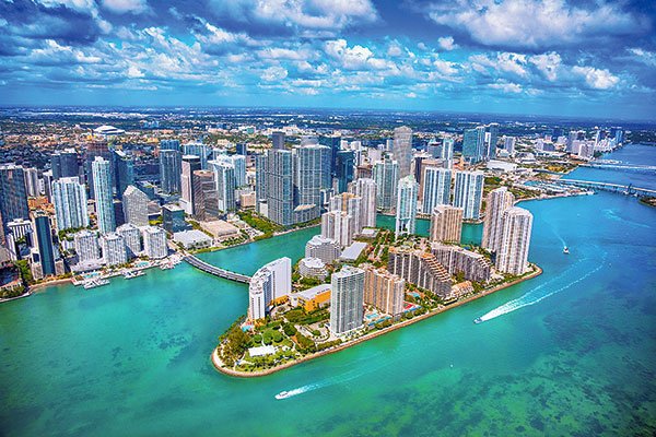 Exejecutivos de LarrainVial aterrizan en Miami Downtown de la mano de inmobiliaria estadounidense Royal Palm