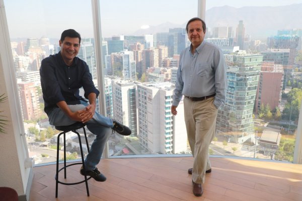 Carlo D' Agostino, presidente de PropTech Chile, y Cristián Martínez, director ejecutivo. Foto: Julio Castro
