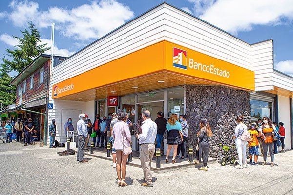 Corte en red de fibra de Claro provoca problemas en sucursales de BancoEstado