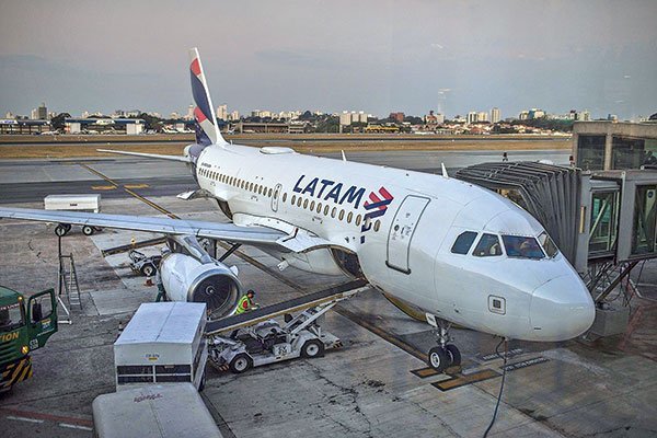 Bonistas locales de Latam reiteran en la justicia su disconformidad con el plan de la aerolínea