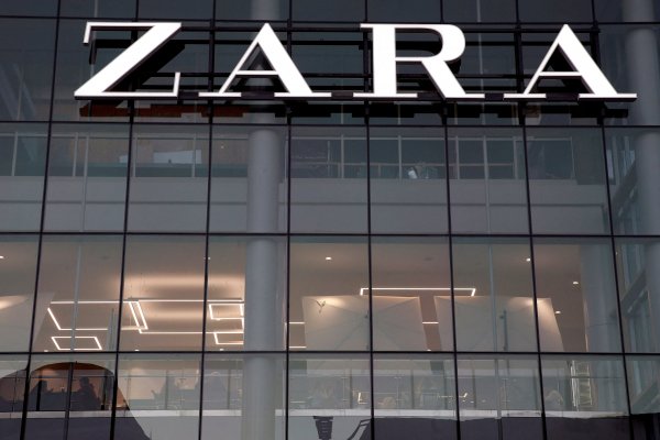 Expansión de ómicron afectó ganancias de Zara en el último trimestre