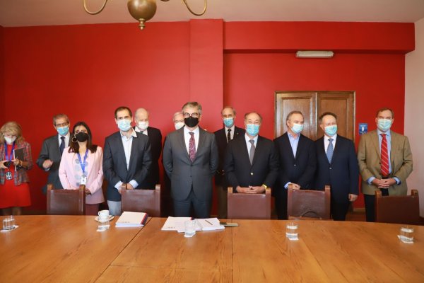 Una explicación, preocupaciones y diálogo constante: lo que dejó el encuentro entre la CPC y el ministro Marcel