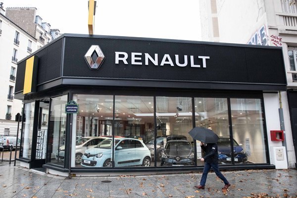 Problemas de Renault en Rusia se profundizan a medida que se desploman las ventas de vehículos Lada