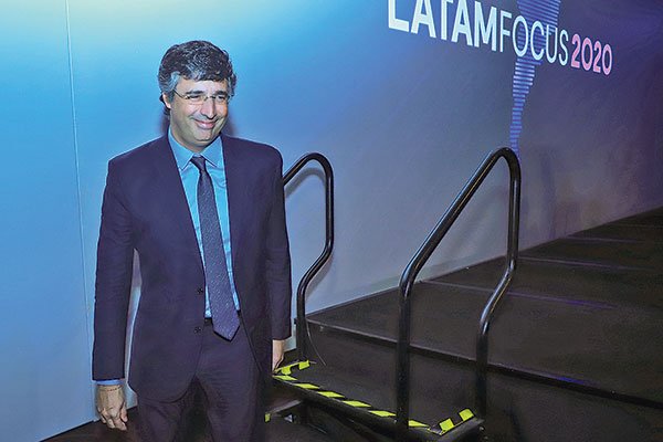 Viaje "relámpago" en jet privado, reunión con inversionistas y exautoridades: la apretada agenda que tendrá André Esteves en Chile