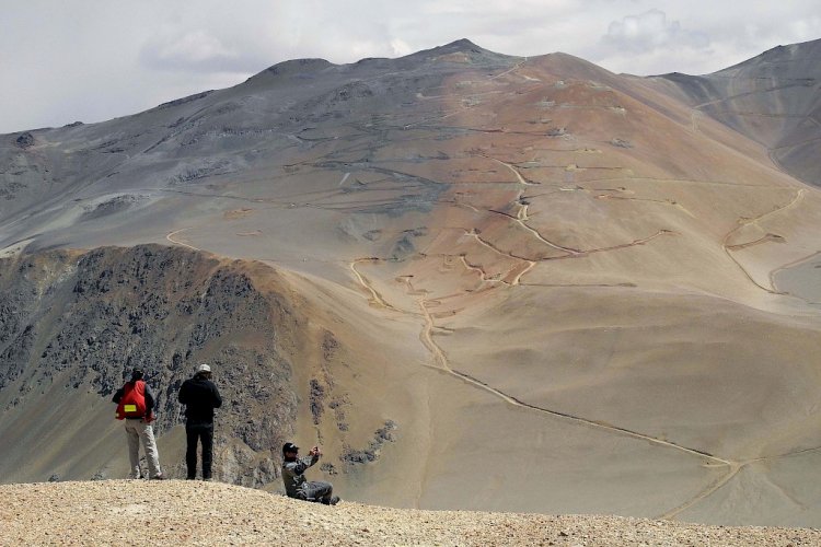 <p>El resurgimiento de los proyectos mineros entre Chile y Argentina promete tener un yacimiento “super gigante” bajo la frontera</p>