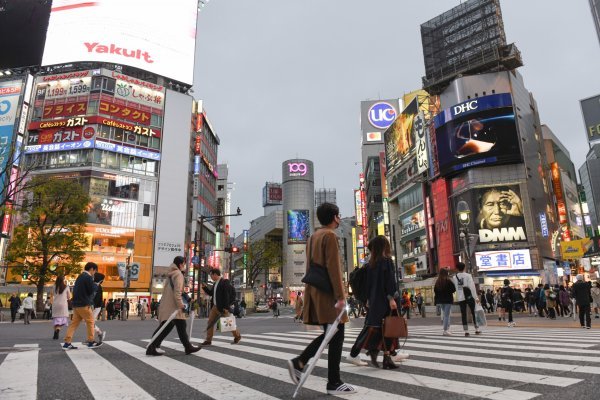 Principales empresas de Japón aumentan los salarios mientras la inflación golpea a los trabajadores