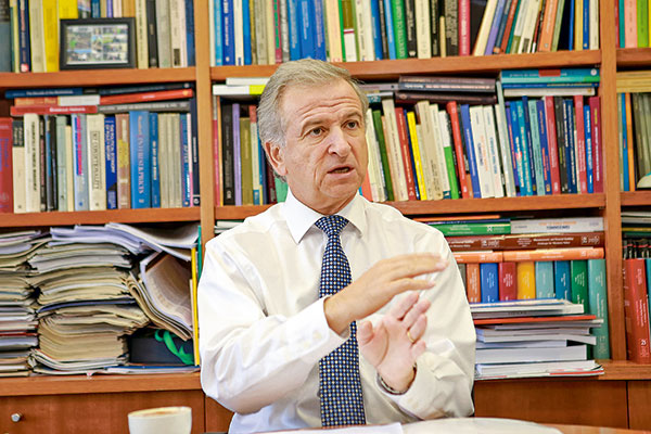 Felipe Larraín, exministro de Hacienda: “Por su magnitud, la reforma tributaria es la que tiene el potencial de generar mayor daño a la economía”