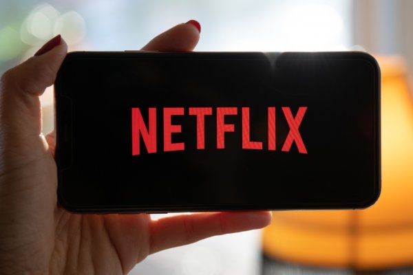 Sernac oficiará a Netflix tras decisión de establecer un cobro adicional a usuarios en Chile por compartir sus cuentas