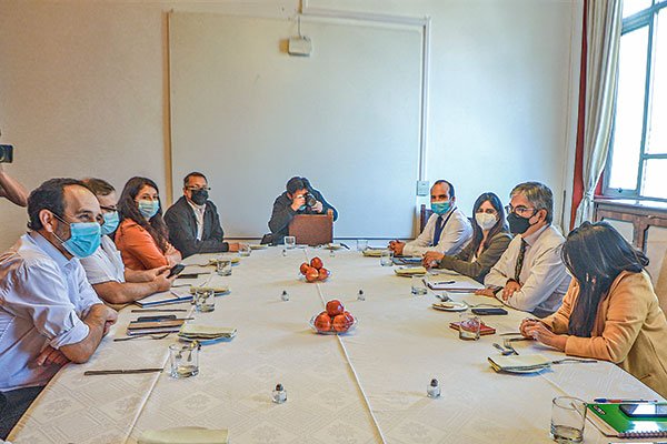 <p>Ayer se retomó la reunión de coordinación de los lunes entre Hacienda y parlamentarios. Foto: Julio Castro</p>