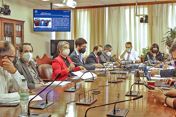 Ministra del Trabajo presenta hoja de ruta y asegura diálogo tripartito para proyectos de ley