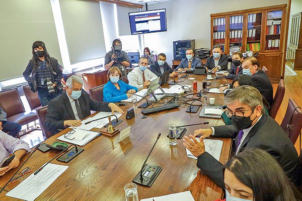 El ministro Marcel, la subsecretaria Sanhueza y la directora Martínez expusieron presencialmente ante la comisión de Hacienda de la Cámara, en su debut en Valparaíso. Foto: Agencia Uno