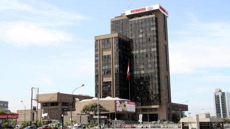 <p>La caída libre de Petroperú: las claves para entender la crisis que azota a la estatal peruana</p>