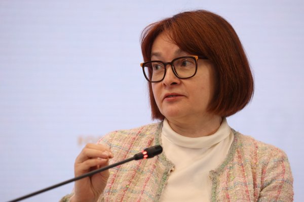 Presidenta del banco central de Rusia quería renunciar tras sanciones internacionales, pero Putin dijo "no"